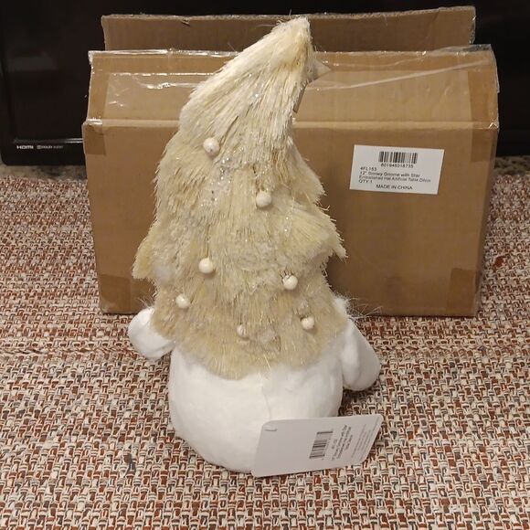 12" Snowy Gnome With Star Embellished Hat Artificial Table Decor New In Box - Picture 4 of 5